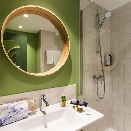 Ibis Styles Porte Du Luxembourg ארלון
